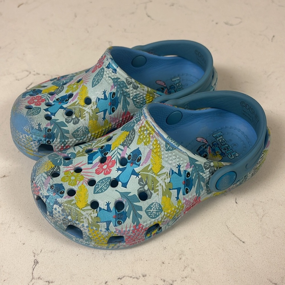 Crocs Toddlers' Disney Stitch Classic Clog Size 9 - Blue Hawaiian Print